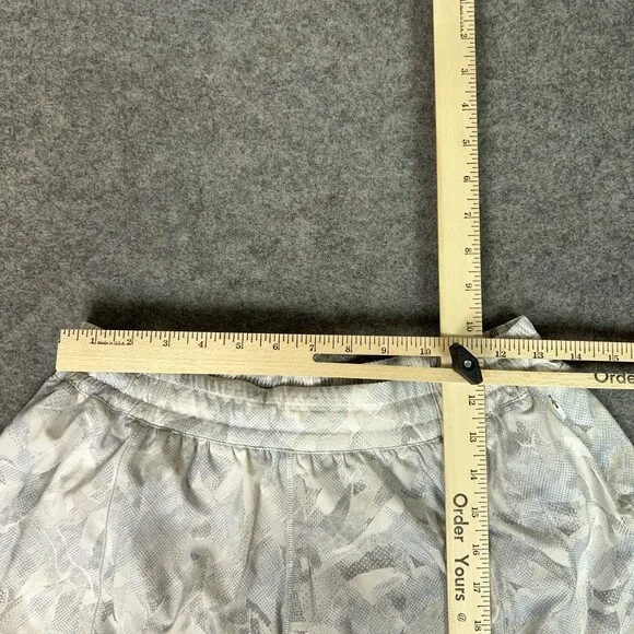 Lululemon Womens 12 White Gray Hotty Hot Short II Lined Run Athletic 4" Workout - Picture 8 of 12